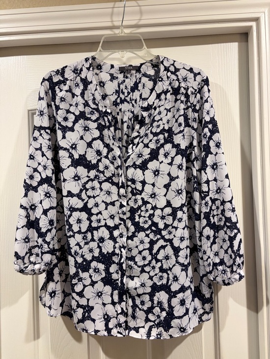 NYDJ Tops - NYDJ Navy and White Floral Button-Up Blouse size M